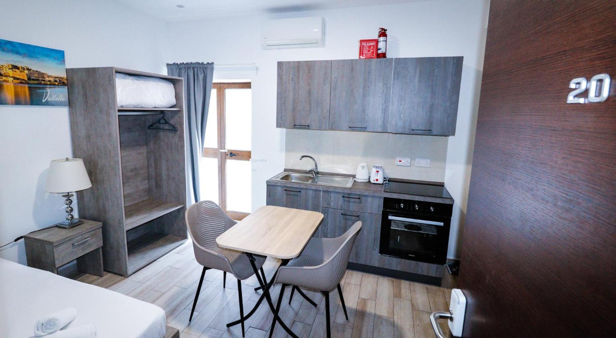 Napoli Suites Studios Aparthotel Saint Julian's Dış mekan fotoğraf