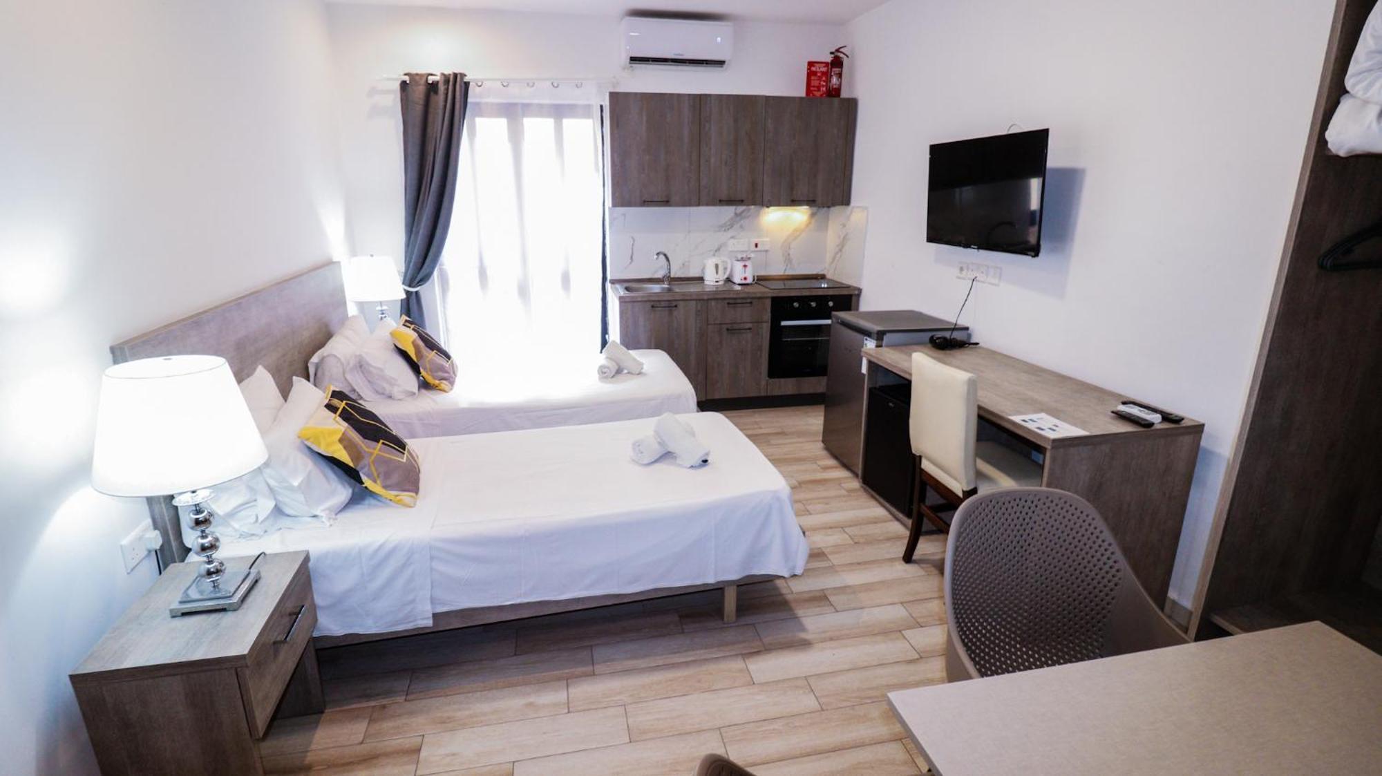 Napoli Suites Studios Aparthotel Saint Julian's Dış mekan fotoğraf